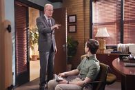 Young Sheldon – Dr. Linkletter (Eg Begley jr.); Sheldon Cooper (Iain Armitage, r.)