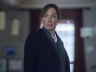 Homeland – Dar Adal spielt möglicherweise seinen letzten Schachzug aus. Ganz offen droht er Präsidentin Keane (Elizabeth Marvel), sich nicht mit dem amerikanischen Sicherheitsapparat anzulegen ...
