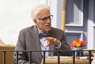 The Good Place – Verzweifelt versucht Michael (Ted Danson) Chidi dabei zu helfen, ein neues Hobby zu finden. Keine leichte Aufgabe ...