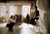Hautnah – Noch ahnt Alice (Natalie Portman, r.) nicht, dass ihr Freund eine Affäre mit der Fotografin Anna (Julia Roberts, l.) hat ...