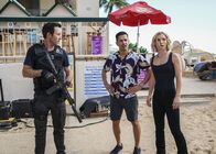 Hawaii Five-0 – (v.l.n.r.) Steve McGarrett (Alex O'Loughlin); Thomas Magnum (Jay Hernandez); Juliett Higgins (Perdita Weeks)