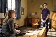 Young Sheldon – Paige (Mckenna Grace, l.)Sheldon Cooper (Iain Armitage, r.)
