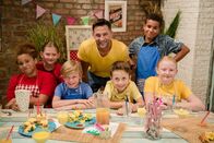 Schmatzo - Kochen mit WOW – Esther, Hanna, Adrian, Alexander Kumptner, Julian, Festus, Vanessa.