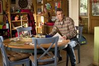 The Middle – Geldsorgen plagen Mike (Neil Flynn): In seinem Alter wollte er eigentlich schon längst finanziell unabhängig sein ...