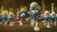 Die Schlümpfe – Auf der Flucht vor Gargamel werden Schlaubi und Blüte vom Blitz getroffen und landen in einer Parallelwelt, in der alles verkehrt herum ist.