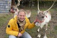 Tobis Städtetrip – Moderator Tobias Kämmerer mit Retier Momo.