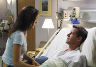 Desperate Housewives – Susan (Teri Hatcher, l.) muss feststellen, dass Mike (James Denton, r.) sich an ihre gemeinsame Vergangenheit nicht mehr erinnern kann