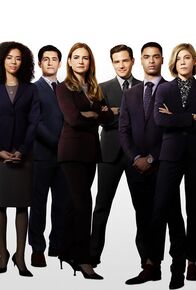 For the People – (v.li.): Allison Adams (Jasmin Savoy Brown), Jay Simmons (Wesam Keesh), Sandra Bell (Britt Robertson), Seth Oliver (Ben Rappaport), Leonard Knox (Regé-Jean Page), Kate Littlejohn (Susannah Flood).
