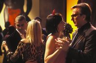 Tatsächlich ... Liebe – Secretary Mia (Heike Makatsch, centre, right) and her boss Harry (Alan Rickman, right) at the party