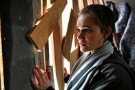 Alles oder Nichts – Maria (Josephine Martz) gerät in große Gefahr als sie ihren Freunden helfen will ...