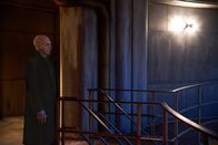 The Strain – Wie wird der Meister (Jonathan Hyde) reagieren, wenn sich Zach plötzlich nach einem anderen, menschlichen Kontakt sehnt?
