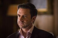 Hannibal – Auch Dr. Fredrick Chilton (Raúl Esparza) hat den Anschlag überlebt und er plant nun, Will als Köder für Hannibal einzusetzen ...