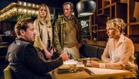 Für eine Nacht ... und immer? – Sie steht nicht zu ihm: Eva (Juliane Köhler, rechts) stellt Tom (Marc Benjamin, links) ihrem Kollegen Dennis (Johannes Zirner) und dessen Frau Verena (Sandra Koltai) als "ein" Freund vor.