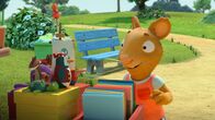 Pip und Posy – Posy hat das perfekte Geschenk für ihren allerbesten Freund Pip entdeckt: einen Pinguin-Piraten.