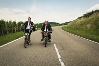 25 km/h – Christian (Lars Eidinger) und Georg (Bjarne Mädel).