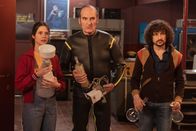 UFOs – (v.l.n.r.) Véra Clouseau (Daphné Patakia); Marcel Bénes (Michel Vuillermoz de la Comédie Française); Rémy Bidaut (Quentin Dolmaire)
