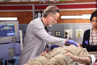 Chicago Med – Chicago Med Staffel 8 Folge 7 Er versorgt einen besonderen Patienten: Steven Weber als Dr. Dean Archer Copyright: SRF/NBC Universal