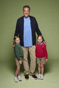 Single Parents – (v.li.): Ella Allan (Amy Fogerty), Brad Garrett (Douglas Fogerty), Mia Allan (Emma Fogerty).