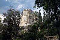 Stadt Land Kunst – Im Marseiller Viertel La Corniche fallen Häuser mit Trompe-l’Œil-Verzierungen, sogenannten Rocailles, auf.