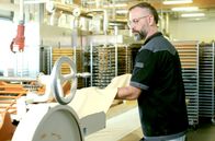 Handwerkskunst! – Teigherstellung bei "Maultaschenkönig" Olli Häcker in schwäbischen Sachsenheim.