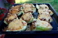 Zu Tisch ... – Mit Hackfleisch gefüllte Zucchini