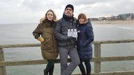 Der Usedom-Krimi – Ellen Norgaard (Rikke Lylloff), Andreas Herzog (Regisseur), Karin Lossow (Katrin Sass) (v.l.n.r.)