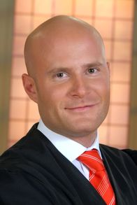 Richter Alexander Hold – Verteidiger Christian Vorländer