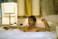 Scarface – Vom Tellerwäscher zum Millionär: Drogenbaron Tony (Al Pacino) schwelgt im Reichtum.