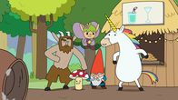 Super Happy Magic Forest – Die Helden Hufius, Tupfen, Twinkle, Herbert und Blümchen (von links) verfolgen den heiteren Meister Heiter, vermutlich ein Doppelgänger, bis zu einem geheimen Ort, an dem es von Doppelgängern augenscheinlich nur so wimmelt.