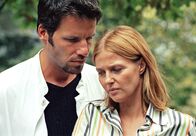 Stunde der Entscheidung – Victor (Tim Bergmann) will, dass Karen (Katharina Böhm) zu ihm zurückkehrt.