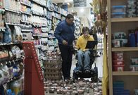 Speechless – Kenneth (Cedric Yarbrough, l.); JJ DiMeo (Micah Fowler, r.)