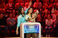 Hast du Töne? – Nora Tschirner (l.); Vanessa Mai (r.)