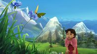 Heidi – Heidi verfolgt einen Schmetterling.