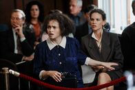 Eleanor & Colette – Vor Gericht: (l-r) Helena Bonham Carter als Eleanor Riese, Hilary Swank als Colette Hughes