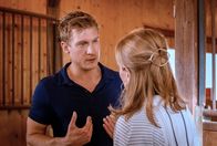 Sturm der Liebe – Vincent (Maritn Wlade, l.) appelliert an Katja (Isabell Stern, r.), Markus nicht die Wahrheit zu sagen.