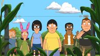 Bob's Burgers – Gene (3.v.r.) erfährt, dass in der Nähe eine seltsame Kreatur leben soll und macht sich zusammen mit Rudy (l.), Louise (2.v.l.), Tina (3.v.l.), Darryl (2.v.r.) und Zeke (r.) auf die Jagd ...