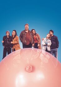 The Club – Von links: Zwo (Evelien Bosmans), Ellen (Jade Olieberg), Kirstie (Janne Desmet), Bert (Dominique Van Malder), Charlie (Roos Dickmann), Ziggy (Achraf Koutet)