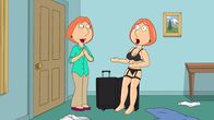 Family Guy – Als Peter mit seinen Kumpels einen Kurztrip nach San Francisco unternimmt, hat er wohl die Koffer vertauscht - doch Lois (Bild) fühlt sich geschmeichelt, als sie den Inhalt entdeckt.
