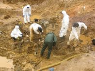 WELTjournal + – Exhumierung eines der größten Massengräber aus dem Bosnienkrieg in Tomašica, ein Dorf in der Gemeinde Prijedor der Republika Srpska.