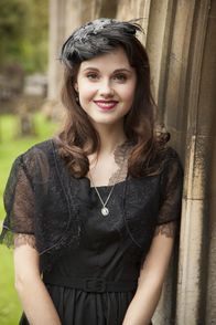 Father Brown – Hat Selina McKinley (Poppy Drayton) etwas mit dem Geisterspuk im Haus ihrer Eltern zu tun?