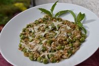 Zu Tisch ... – Zu Tisch Nordbaden – Deutschland Gesund und bekömmlich: Grünkernrisotto mit Erbsen Copyright: SRF/Gero von Schneider-Marientreu