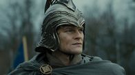 Der Herr der Ringe: Die Ringe der Macht – Elrond (Robert Aramayo) führt die Elbenarmee an, die Eregion gegen die Orks verteidigen soll.