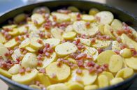 Zu Tisch ... – Frisch vorbereiteter Gemüse-Fleisch-Eintopf: Backesgrumbeere