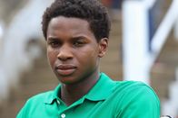 Death in Paradise – Torey Martin (Kedar Williams-Stirling) hatte vor ein paar Monaten einen Autounfall und sitzt nun im Rollstuhl. Toreys Vater gab sich die Schuld an dem Unfall. Doch Torey glaubte nicht daran, dass sein Vater Schuld an dem Unfall trug, weshalb sich die beiden immer wieder stritten.