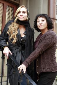 Desperate Housewives – Treffen nach langer Zeit wieder aufeinander: Rose (Suzanne Costollos, r.) und Angie (Drea de Matteo, l.)