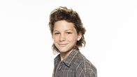 Young Sheldon – Als Sportskanone der Familie ist Georgie (Montana Jordan) genau das, was sich sein Vater als Sohn immer erträumt hat. Dass er geistig mit seinem kleineren Bruder Sheldon nicht mithalten kann, tut da überhaupt nichts zur Sache.