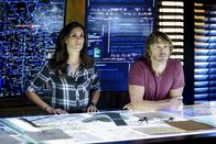 Navy CIS: L.A. – Nachdem Angreifer illegal die Grenze überqueren und die Beamten der Autobahnpolizei attackieren, müssen Kensi (Daniela Ruah, l.), Deeks (Eric Christian Olsen, r.) das NCIS-Team die Bande ausfindig machen.