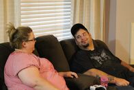 Mein Leben mit 300 kg – David has a conversation with his girlfriend Mary.