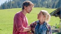SOKO Kitzbühel – Was will Fredi Söller (Michael Pink) von seiner Frau Margit Söller (Karin Lischka).