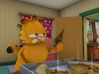 The Garfield Show – Garfield beißt in die von Jon geholte Pizza, doch entsetzt muss er feststellen, dass sie nicht wie gewohnt schmeckt.